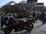 motociclisti in sosta al Passo dello Stelvio